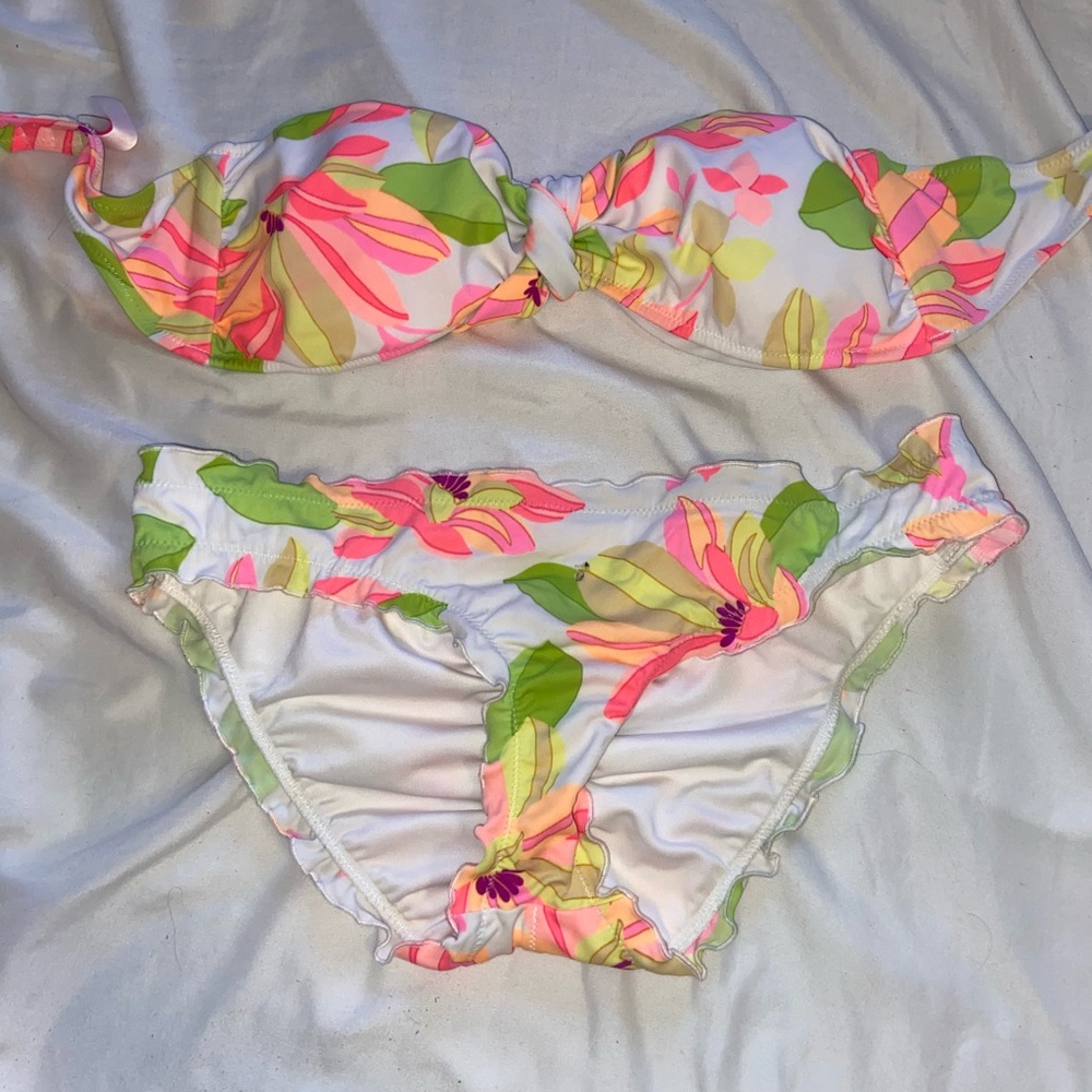 Victoria’s Secret bikini set!
